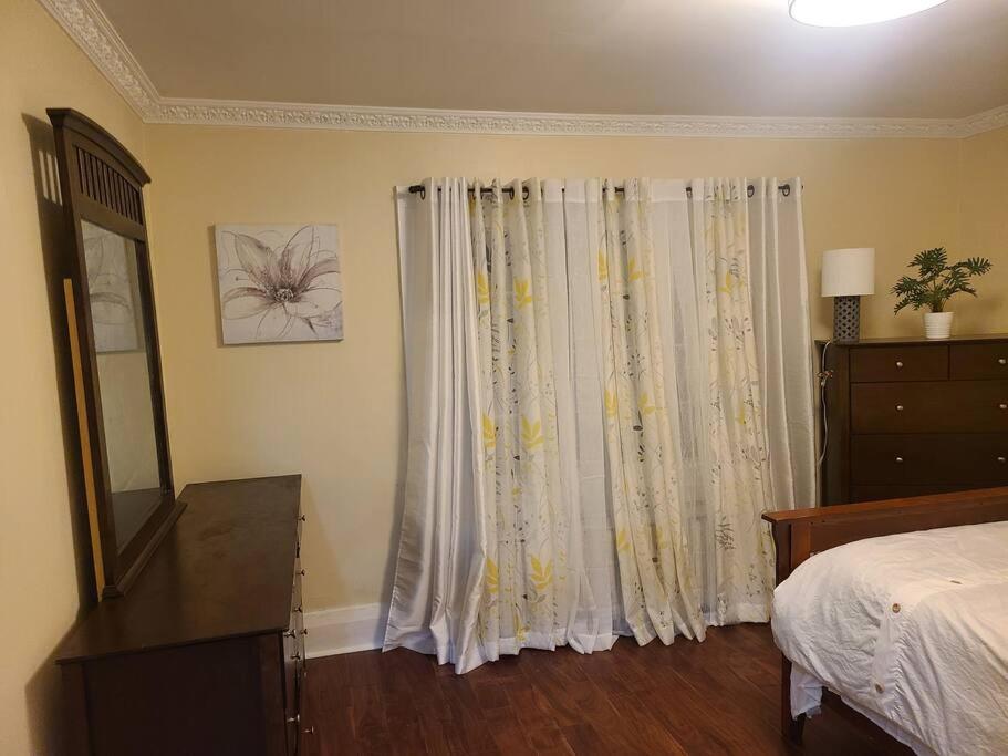 3 Bedroom House In Downtown *