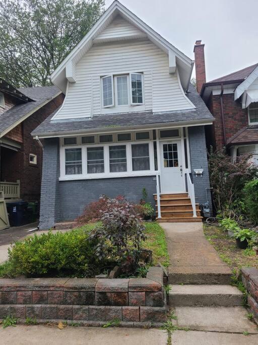 3 Bedroom House In Downtown *